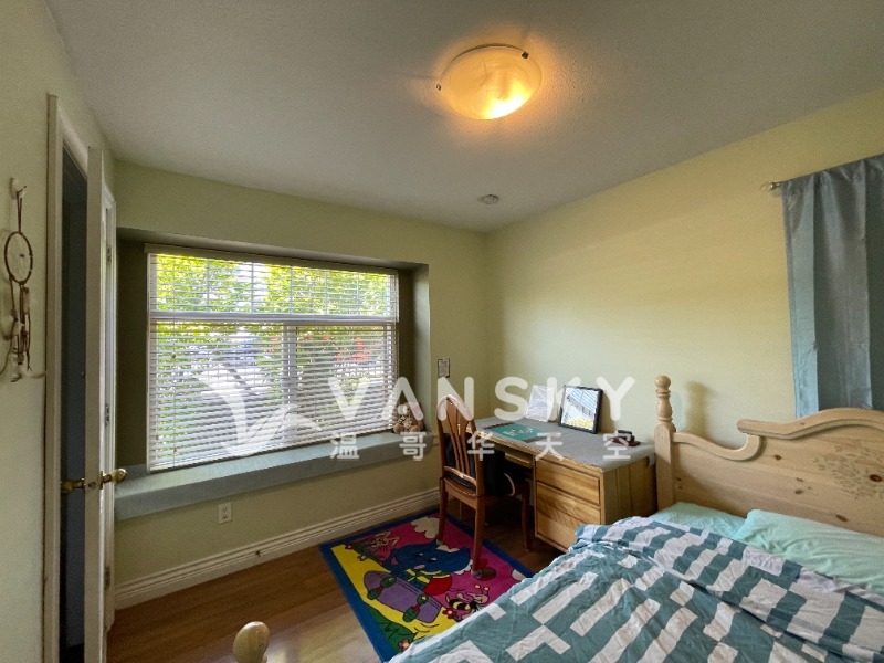 251125153530_Mainfloor Room 2 2.jpg